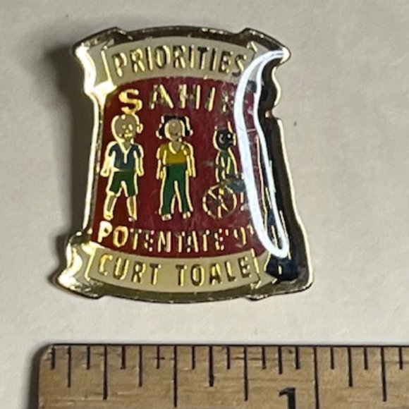 VTG 1999 Priorities SAHIB Potentate Curt Toale Lapel Hat Pin 1"x1" - Picture 6 of 7